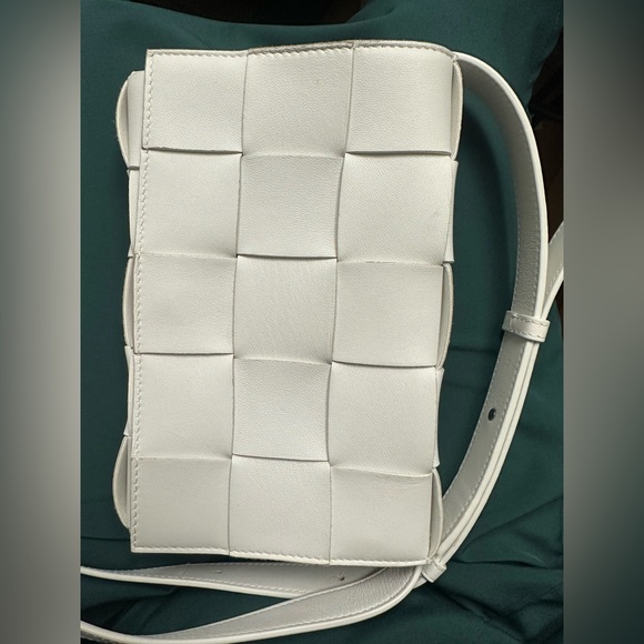 Bottega Veneta Messenger Bag - Picture 3 of 11